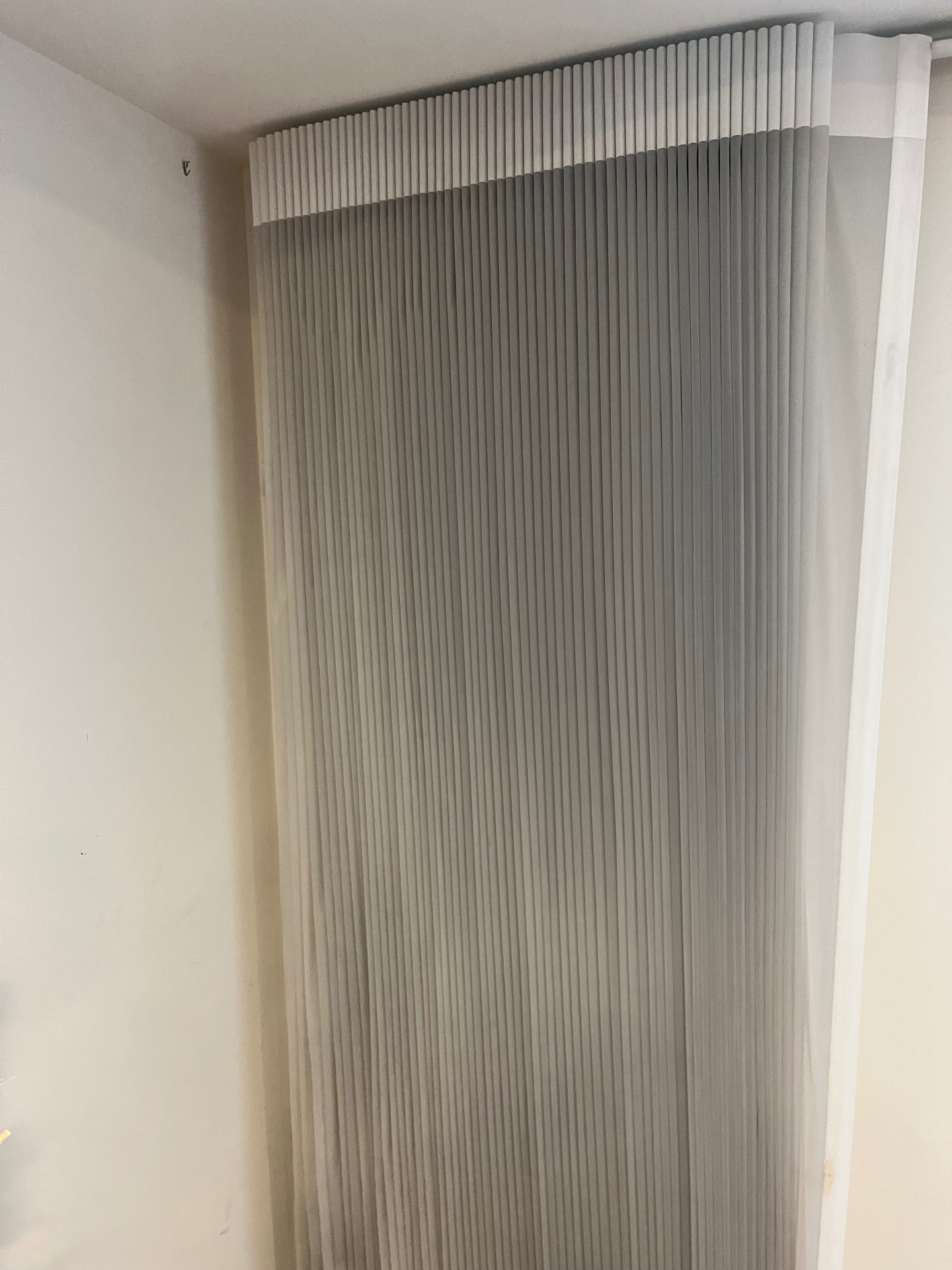 Blinds & living room cleaning — before